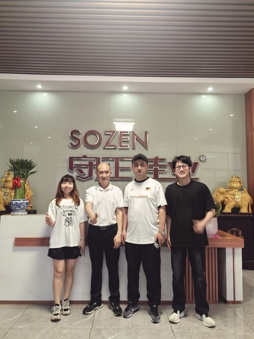 Warmly Welcome Uzbekistan Clients to Visit Our Silicone Adhesive Factory
